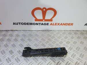 Used Seatbelt feeder right Seat Leon (1P1) 2.0 FSI 16V Price on request offered by Alexander Autodemontage