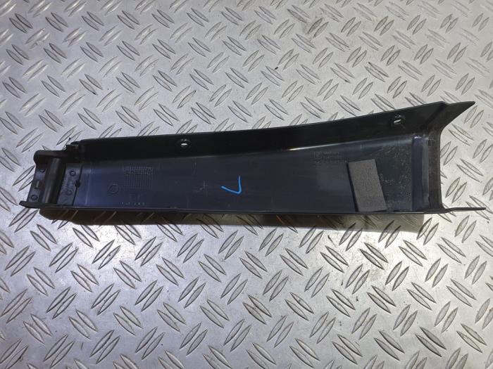 Central strip, left from a Seat Leon (1P1) 2.0 FSI 16V 2007