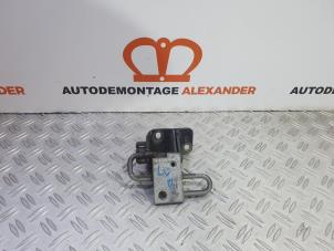 Used Front door hinge, left Seat Leon (1P1) 2.0 FSI 16V Price on request offered by Alexander Autodemontage