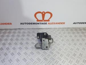 Used Front door hinge, right Seat Leon (1P1) 2.0 FSI 16V Price on request offered by Alexander Autodemontage