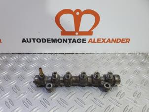 Used Fuel injector nozzle Renault Trafic New (FL) 2.5 dCi 16V 115 FAP Price on request offered by Alexander Autodemontage