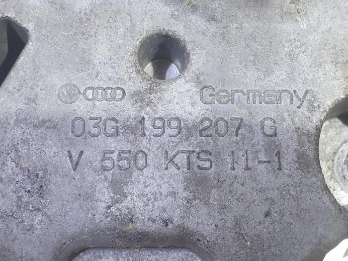 Engine mount from a Seat Leon (1P1) 2.0 TDI 16V 2006