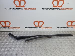 Used Front wiper arm Nissan Qashqai (J11) 1.5 dCi DPF Price on request offered by Alexander Autodemontage