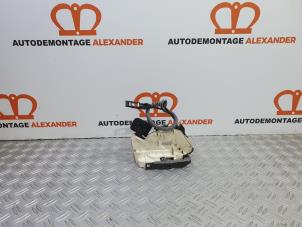 Usagé Serrure portière mécanique 4portes arrière droite Volkswagen Golf VII (AUA) 1.2 TSI 16V Prix sur demande proposé par Alexander Autodemontage