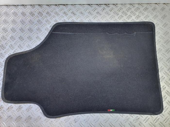 Set of mats from a Fiat 500 (312) 0.9 TwinAir 85 2013