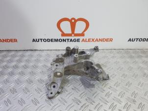 Used Alternator upper bracket Peugeot 308 (4A/C) 1.6 HDi Price on request offered by Alexander Autodemontage