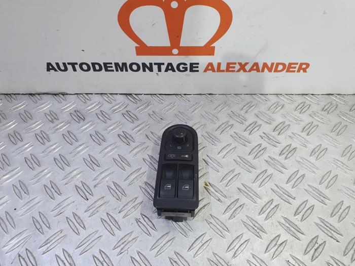 Usados Interruptor combinado de ventanillas Volkswagen Transporter/Caravelle T5 2.5 TDi 4Motion Precio € 50,00 Norma de margen ofrecido por Alexander Autodemontage