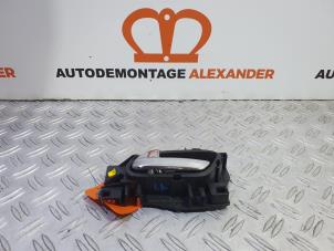 Usagé Poignée de porte arrière gauche Peugeot 207/207+ (WA/WC/WM) 1.4 16V Prix sur demande proposé par Alexander Autodemontage