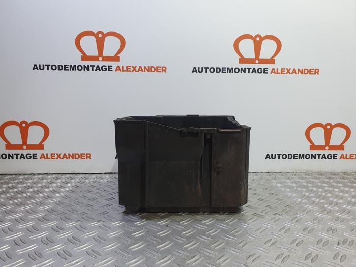 Begagnade Batterilåda BMW Mini (R50/53) 1.6 16V Cooper Pris på förfrågan erbjuds av Alexander Autodemontage
