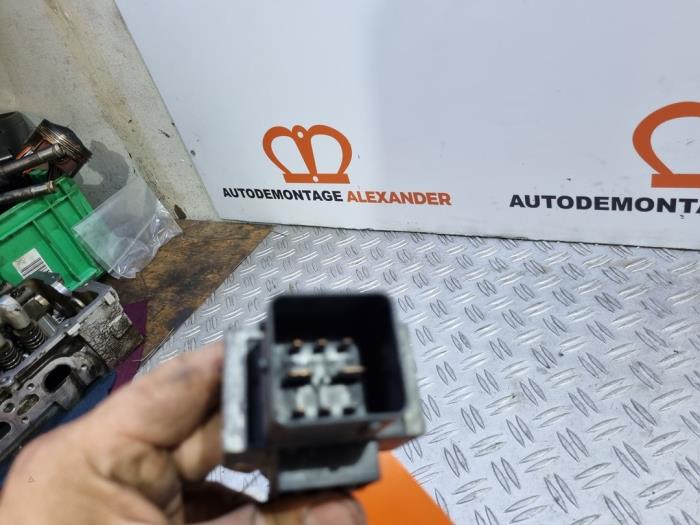 Glow plug relay Renault Trafic New 2.0 dCi 16V 90 8200859243
