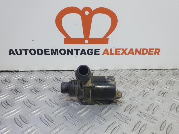 Begagnade Extra vattenpump BMW 5 serie Touring (E61) 525d 24V Pris på förfrågan erbjuds av Alexander Autodemontage