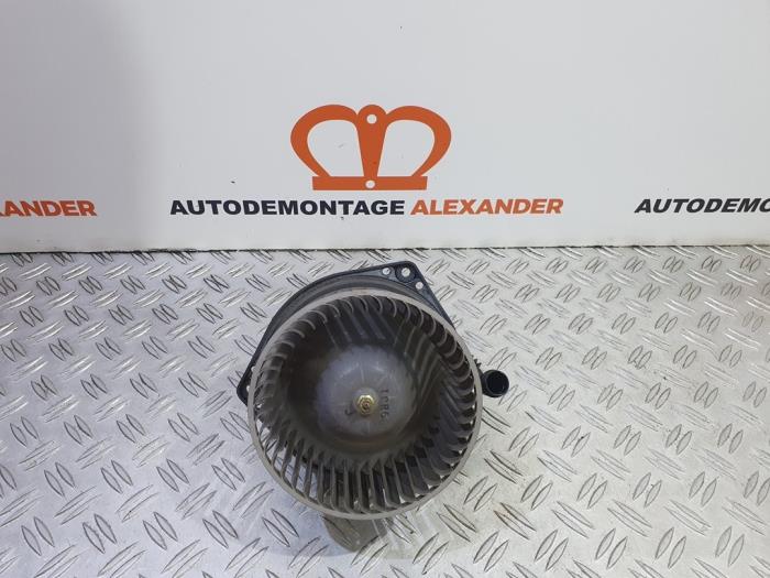 Heating and ventilation fan motor from a Daewoo Aveo (250) 1.2 16V 2011