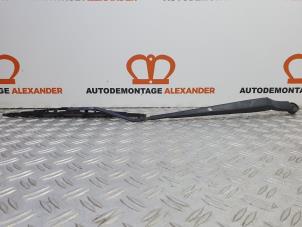 Used Front wiper arm Chevrolet Aveo (250) 1.2 16V Price on request offered by Alexander Autodemontage