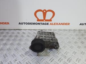 Used Alternator upper bracket Audi Q5 (8RB) 3.0 TDI V6 24V Quattro Price on request offered by Alexander Autodemontage