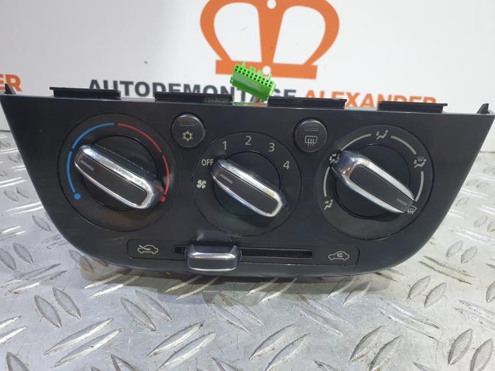 Heater control panel from a Mitsubishi Space Star (A0) 1.2 12V 2018