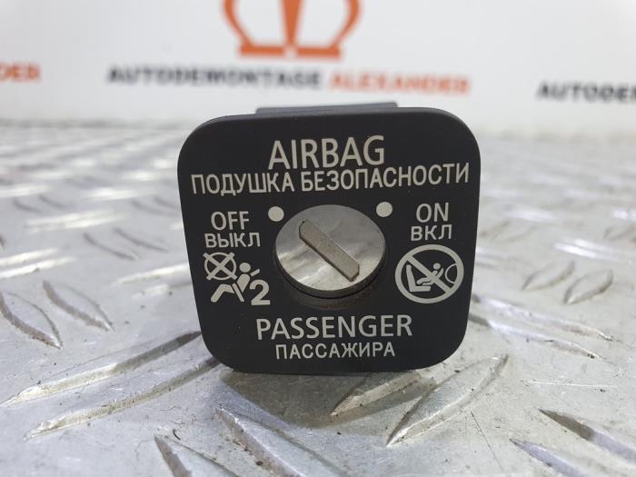 Airbag lock from a Mitsubishi Space Star (A0) 1.2 12V 2018