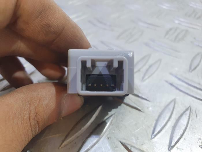 AIH headlight switch from a Mitsubishi Space Star (A0) 1.2 12V 2018
