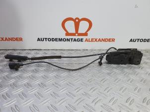 Usados Mecanismo de cerradura de capó Audi A4 Avant (B8) 2.0 TDI 16V Precio € 40,00 Norma de margen ofrecido por Alexander Autodemontage