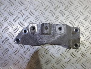 Engine mount from a Seat Leon (1P1) 2.0 FSI 16V 2007