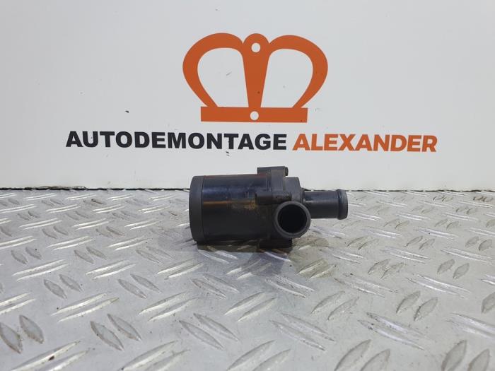 Begagnade Extra vattenpump Volkswagen Transporter/Caravelle T5 2.5 TDi Pris på förfrågan erbjuds av Alexander Autodemontage
