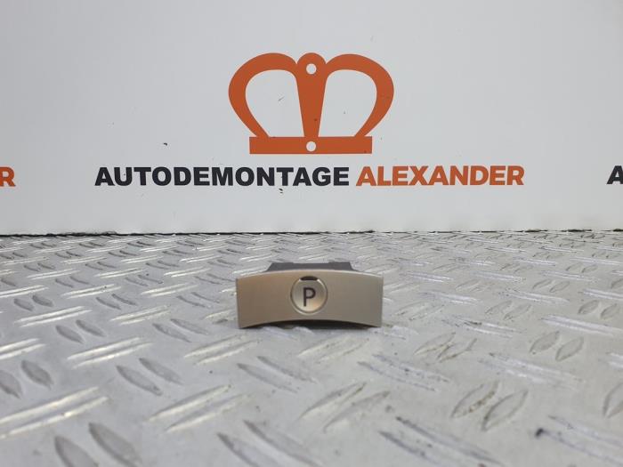 Gebrauchte Handbremse Schalter Mitsubishi Outlander (GF/GG) 2.0 16V PHEV 4x4 Preis auf Anfrage angeboten von Alexander Autodemontage