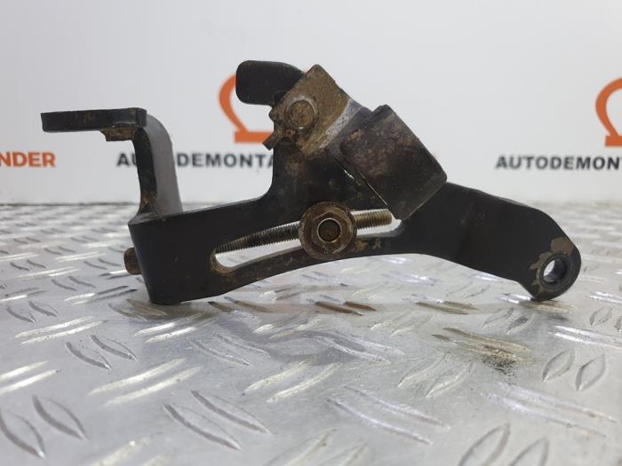 Usagé Support dynamo bas Mitsubishi Canter 3.0 Di-D 16V Prix sur demande proposé par Alexander Autodemontage