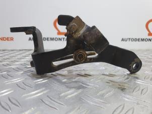 Used Alternator lower bracket Mitsubishi Canter 3.0 Di-D 16V Price on request offered by Alexander Autodemontage