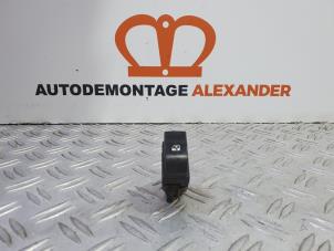 Used Electric window switch Opel Vivaro 1.9 DI Price on request offered by Alexander Autodemontage