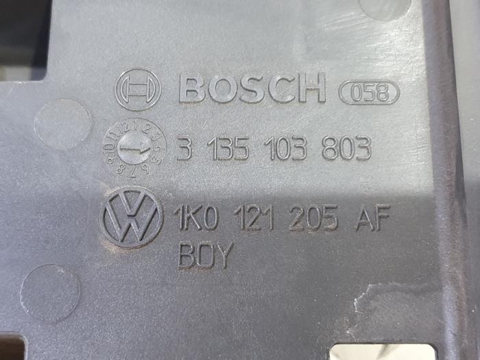 Kühlgebläse van een Volkswagen Caddy III (2KA,2KH,2CA,2CH) 1.6 TDI 16V 2011