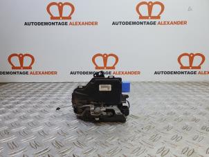 Usagé Serrure portière mécanique 4portes avant droite Volkswagen Golf Plus (5M1/1KP) 1.6 TDI 16V 90 Prix € 30,00 Règlement à la marge proposé par Alexander Autodemontage
