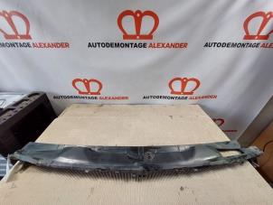 Used Cowl top grille Mercedes ML I (163) 320 3.2 V6 18V Autom. Price on request offered by Alexander Autodemontage