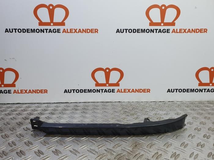 Używane Krawedz reflektora prawa Mercedes ML I (163) 320 3.2 V6 18V Autom. Cena € 25,00 Procedura marży oferowane przez Alexander Autodemontage