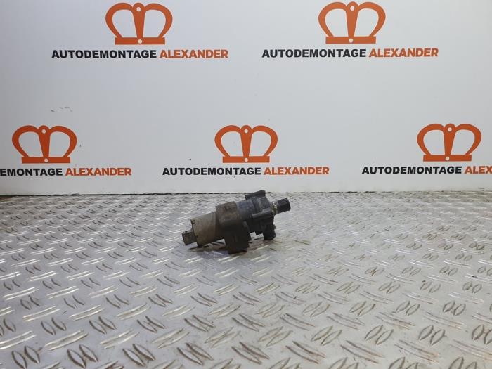 Begagnade Extra vattenpump Mercedes ML I (163) 320 3.2 V6 18V Autom. Pris på förfrågan erbjuds av Alexander Autodemontage