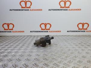 Usagé Pompe à eau supplémentaire Mercedes ML I (163) 320 3.2 V6 18V Autom. Prix sur demande proposé par Alexander Autodemontage