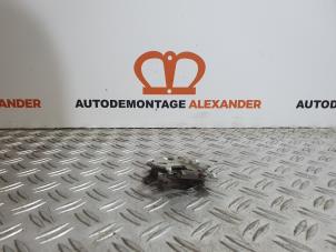 Gebrauchte Schlossmechanik Motorhaube Citroen C4 Cactus (0B/0P) 1.6 Blue Hdi 100 Preis auf Anfrage angeboten von Alexander Autodemontage