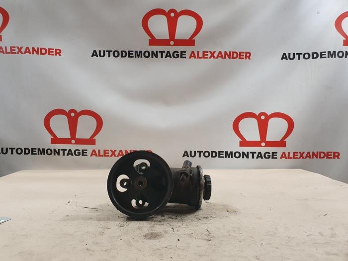 Usagé Pompe de direction Toyota Corolla Verso (R10/11) 2.2 D-4D 16V Cat Clean Power Prix € 69,99 Prix TTC proposé par Alexander Autodemontage