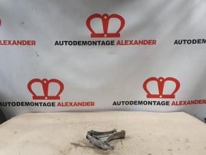 Usados Soporte dinamo superior Vauxhall Astra Mk.5 Estate 1.3 CDTI 16V Precio de solicitud ofrecido por Alexander Autodemontage