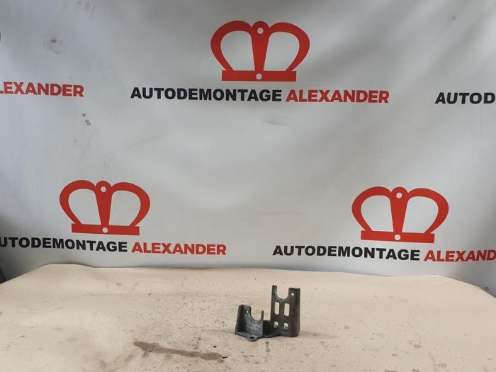 Used Engine mount Renault Miscellaneous Price on request offered by Alexander Autodemontage