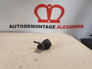 Usagé Raccordement du tuyau d'eau Volkswagen Caddy III (2KA,2KH,2CA,2CH) 2.0 SDI Prix sur demande proposé par Alexander Autodemontage