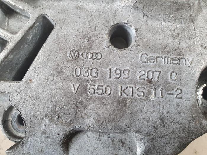 Motorlager van een Audi A3 (8P1) 1.9 TDI 2007