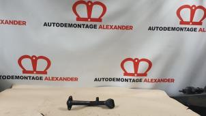 Used Oil filter Opel Insignia 2.0 CDTI 16V 160 Ecotec 4x4 Price on request offered by Alexander Autodemontage