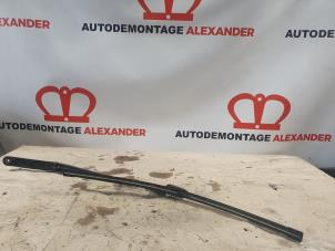 Used Front wiper arm Volkswagen Golf VI (5K1) 1.4 TSI 122 16V Price on request offered by Alexander Autodemontage