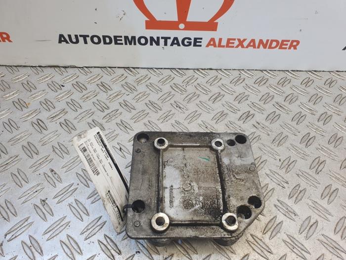 Air conditioning bracket from a Peugeot 207/207+ (WA/WC/WM) 1.4 16V 2006