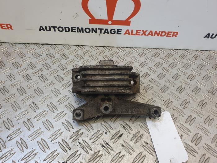 Engine mount from a Peugeot 207/207+ (WA/WC/WM) 1.4 16V 2006