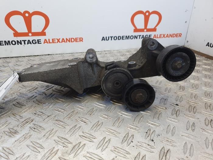 Usagé Support dynamo bas Ford Mondeo IV 2.0 TDCi 140 16V Prix sur demande proposé par Alexander Autodemontage