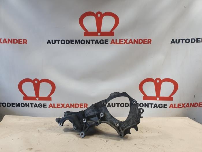 Usagé Support dynamo bas Renault Master II (FD/HD) 2.5 dCi 16V Prix € 80,00 Règlement à la marge proposé par Alexander Autodemontage