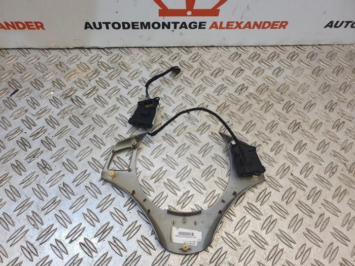 Steering wheel mounted radio control from a BMW 1 serie (E81) 120i 16V 2005