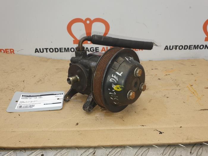 Usagé Pompe de direction Mercedes L serie 4t (309/611) 410D Prix € 500,00 Règlement à la marge proposé par Alexander Autodemontage