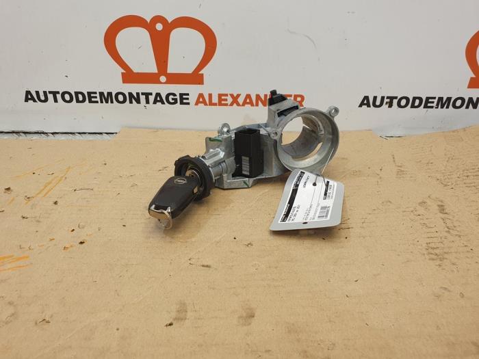 Używane Stacyjka + Kluczyk Opel Corsa D 1.3 CDTi 16V ecoFLEX Cena na żądanie oferowane przez Alexander Autodemontage