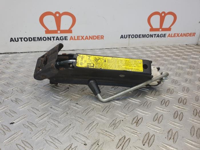 Używane Dzwignik Volkswagen Touran (1T1/T2) 1.6 FSI 16V Cena na żądanie oferowane przez Alexander Autodemontage